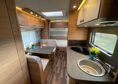 Interior rulota de inchiriat FAMILY bucatarie